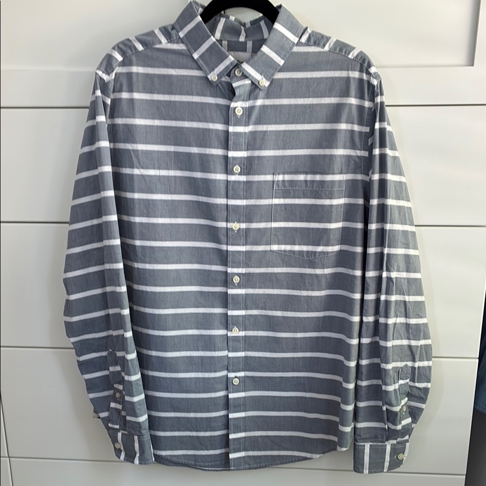Goodfellow & Co long sleeve shirt
Slim fit 
Size L men’s